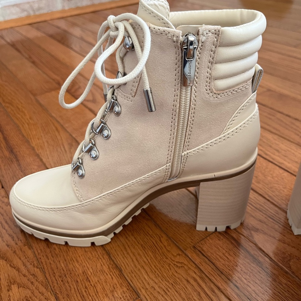 NWOT Vince Camuto Donenta Women's Cream Lace-Up Ankle Boots - Picture 2 of 7